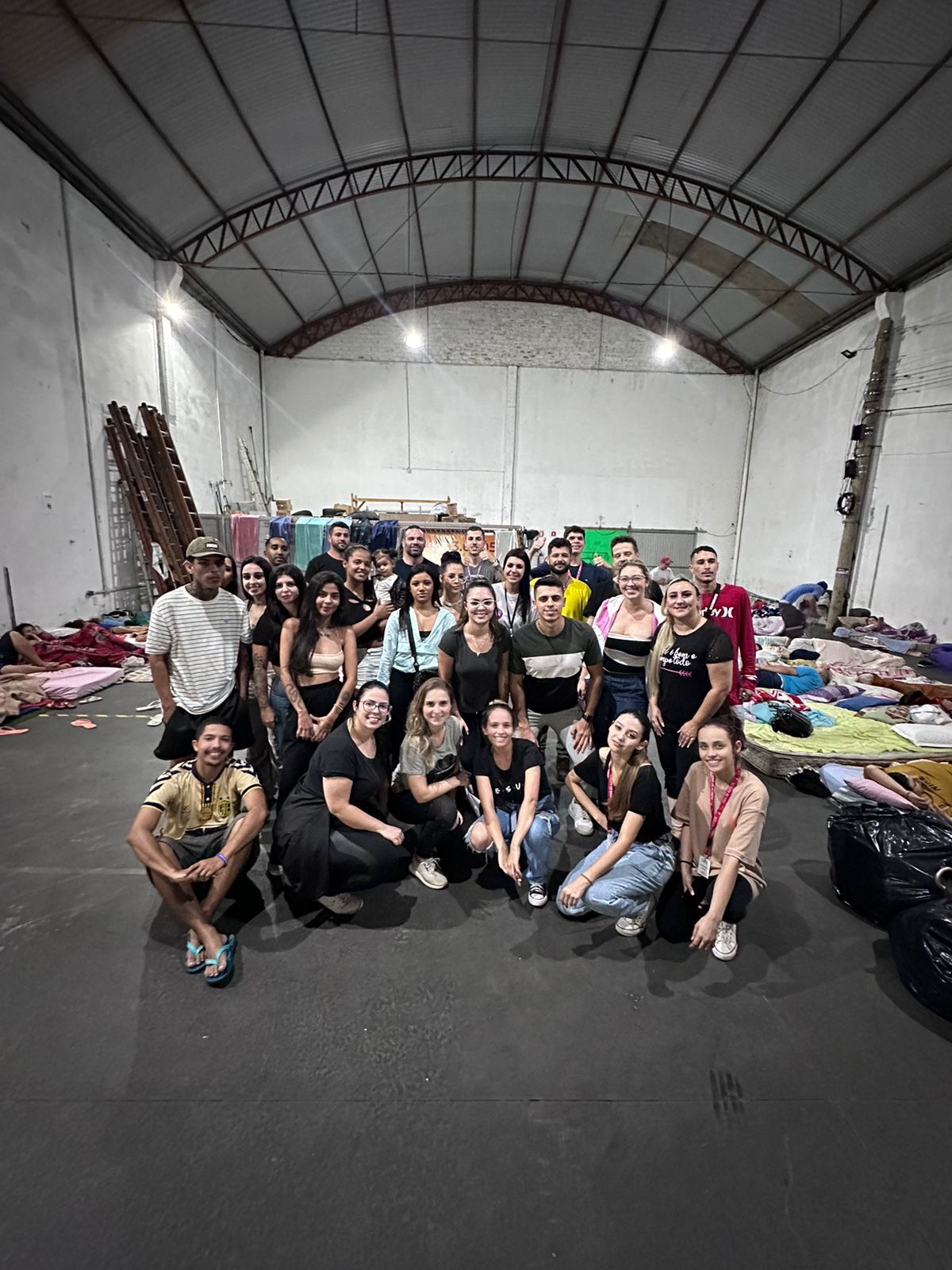 Homenagem aos voluntários e abrigados